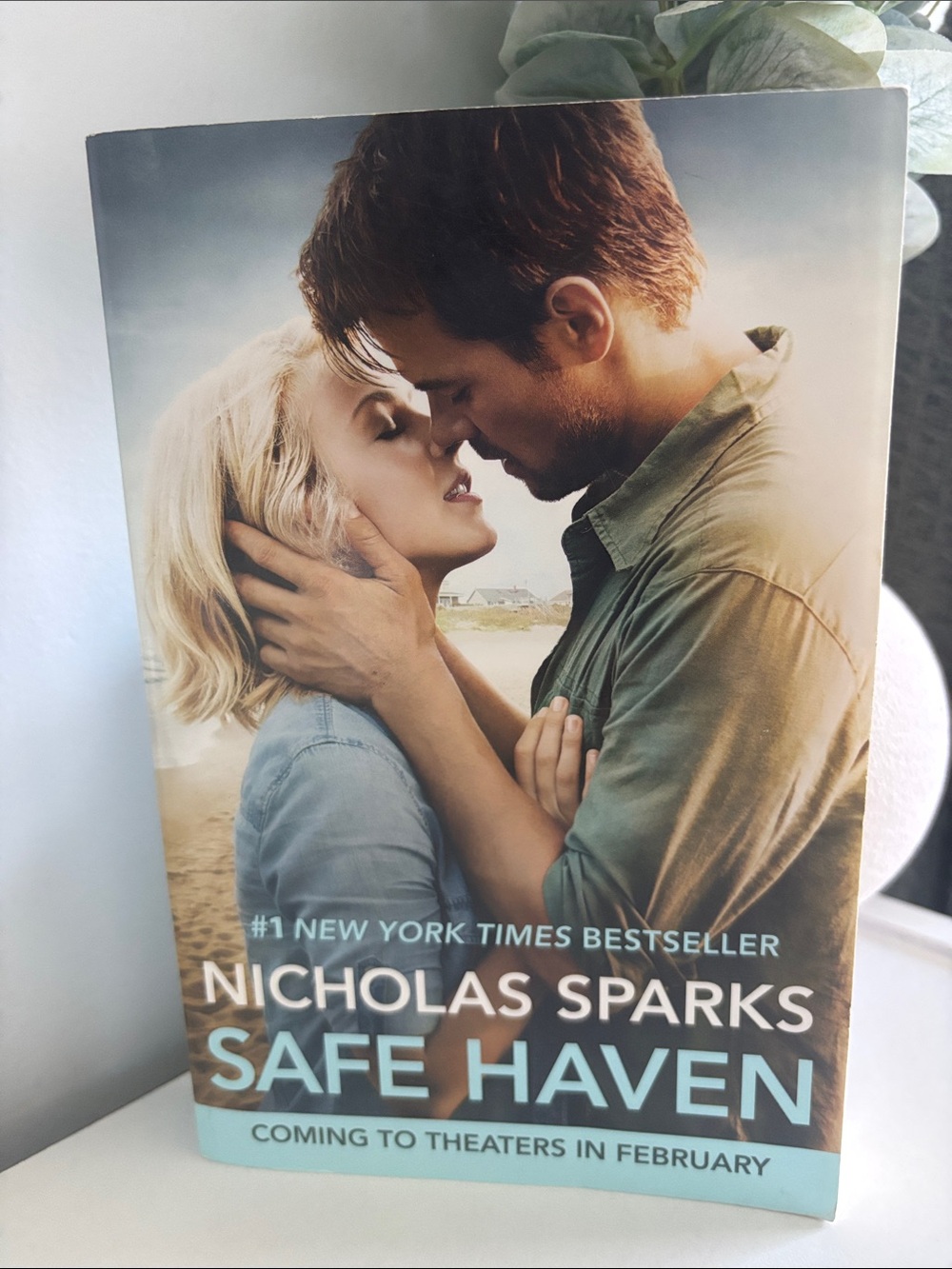 Nicholas Sparks "Safe Haven" Paperback - Romantic Cover Art